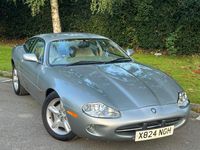 Usado Jaguar XK8 290 HP (213 kW) 2001 Prateado Coupé