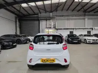 Used Hyundai i10 Advanced 2024 White Hatchback
