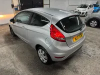 Second-hand Ford Fiesta 82 CP (60 kW) 2011 Argintiu Hatchback