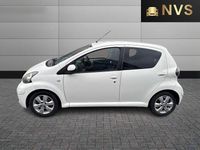 Begagnad Toyota Aygo 68 HK (50 kW) 2011 Vit Halvkombi