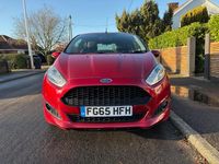 Used Ford Fiesta Zetec 125 HP (91 kW) 2015 Red Hatchback