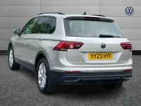 Gebraucht VW Tiguan Life 150 PS (110 kW) 2023 Silber SUV