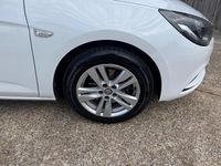 Usado Vauxhall Astra 2019 Blanco Familiar