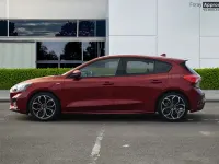 Used Ford Focus ST-Line X 2019 Ruby red Hatchback