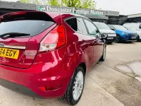 Używany Ford Fiesta Titanium 2014 Czerwony Hatchback