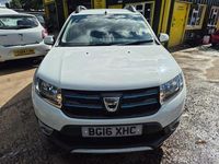 Używany Dacia Sandero Lauréate 90 KM (66 kW) 2016 Biały Hatchback