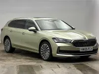 Usado Skoda Superb LAURIN & KLEMENT 190 HP (139 kW) 2025 Amarelo Carrinha