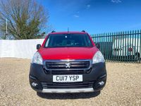 Used Peugeot TePee Outdoor 100 HP (73 kW) 2017 Red MPV