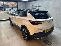 Used Vauxhall Grandland X Sport 130 HP (95 kW) 2019 White SUV