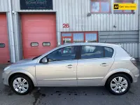 Używany Vauxhall Astra Elite 138 KM (101 kW) 2008 Beżowy Hatchback