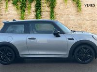 Usado Mini Cooper Hatch 134 HP (98 kW) 2024 Prateado Citadino