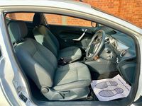 Used Ford Fiesta Zetec 82 HP (60 kW) 2011 White Hatchback