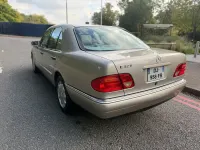 Usado Mercedes E200 Avantgarde 2002 Dourado Sedan