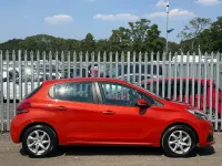 Used Peugeot 208 Active 68 HP (50 kW) 2015 Orange Hatchback