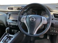 Used Nissan Qashqai N-Connecta 116 HP (85 kW) 2016 Red SUV