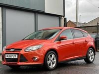 Used Ford Focus Zetec 125 HP (91 kW) 2011 Red Hatchback