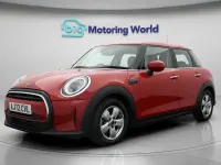Begagnad Mini Cooper Classic 136 HK (100 kW) 2022 Röd Halvkombi