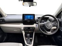 Used Toyota Yaris Hybrid 116 HP (85 kW) 2022 White Hatchback