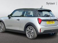 Usado Mini Cooper Hatch 113 kW (154 HP) 2025 Prateado Citadino