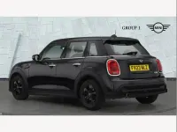 Usado Mini Cooper Classic 136 HP (100 kW) 2023 Preto Citadino