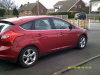 Begagnad Ford Focus Zetec 2011 Röd Halvkombi