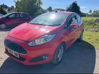 Begagnad Ford Fiesta Zetec 2013 Röd Halvkombi
