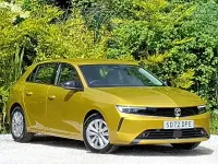 Used Vauxhall Astra Design Edition 110 HP (80 kW) 2022 Yellow Hatchback