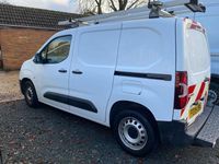 Second-hand Vauxhall Combo Edition 100 CP (73 kW) 2019 Alb Van