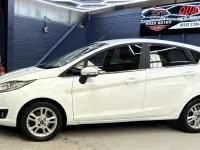 Usado Ford Fiesta Zetec 100 HP (73 kW) 2016 Branco Citadino
