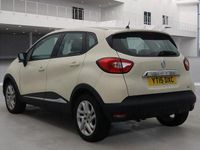 Used Renault Captur Dynamique 90 HP (66 kW) 2015 White SUV