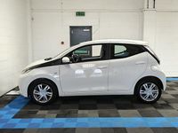 Begagnad Toyota Aygo x-press 2015 Vit Halvkombi