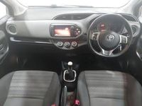Used Toyota Yaris 99 HP (72 kW) 2016 Red Hatchback