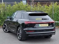 Begagnad Audi e-tron Black Edition 300 kW (408 HK) 2023 Svart SUV