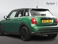Begagnad Mini Cooper Classic 134 HK (98 kW) 2022 Grön Halvkombi