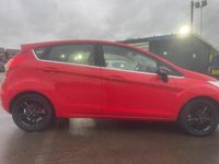 Used Ford Fiesta Zetec 82 HP (60 kW) 2015 Red Hatchback