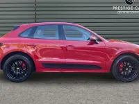 Used Porsche Macan 360 HP (264 kW) 2017 Red SUV