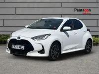 Used Toyota Yaris Design 113 HP (83 kW) 2024 White Hatchback