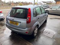 Usado Ford Fiesta Zetec 80 HP (58 kW) 2006 Azul Citadino