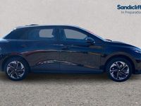 Begagnad MG MG4 EV SE 319 kW (435 HK) 2024 Svart Halvkombi