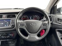 Used Hyundai i20 100 HP (73 kW) 2019 White Hatchback