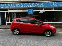 Usado Ford Fiesta Zetec 82 HP (60 kW) 2014 Vermelho Citadino