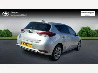 Używany Toyota Auris Hybrid 2018 Srebrny Hatchback
