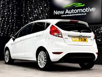 Używany Ford Fiesta Titanium 2014 Biały Hatchback
