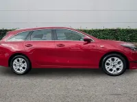 Usado Kia Ceed 138 HP (101 kW) 2025 Vermelho Citadino