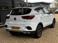 Usado MG ZS Exclusive 111 CV (81 kW) 2021 Blanco SUV