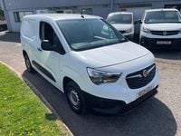 Begagnad Vauxhall Combo 75 HK (55 kW) 2021 Vit Minibuss