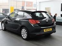 Second-hand Vauxhall Astra Edition 2015 Negru Hatchback