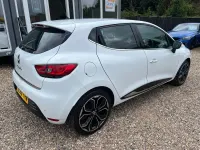 Used Renault Clio Iconic 75 HP (55 kW) 2018 White Hatchback
