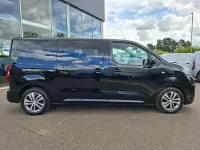 Używany Peugeot Traveller Active 143 KM (105 kW) 2023 Czarny Minivan