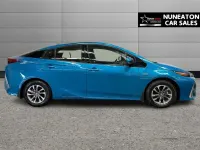 Used Toyota Prius 122 HP (89 kW) 2018 Blue Hatchback